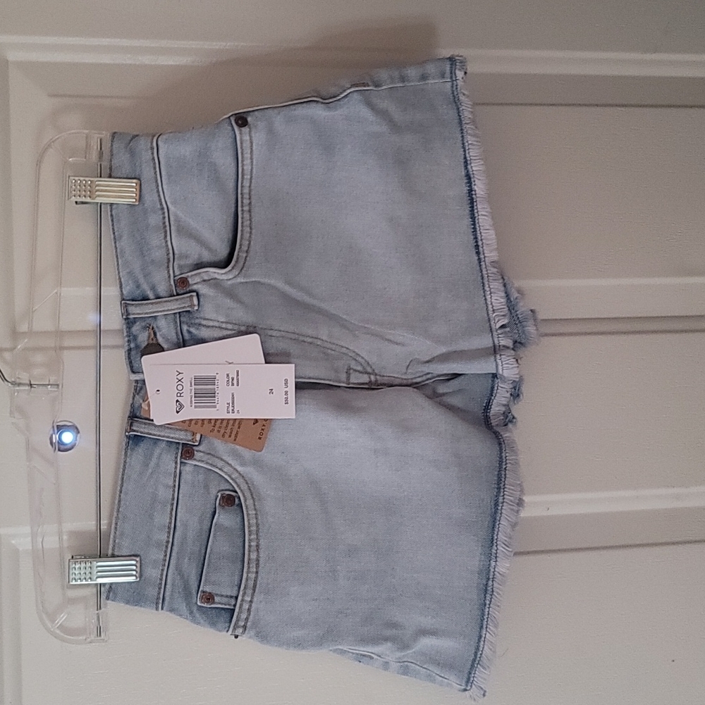 ROXY KISSING THE SWELL DENIM SHORTS: NWT: SZ 24